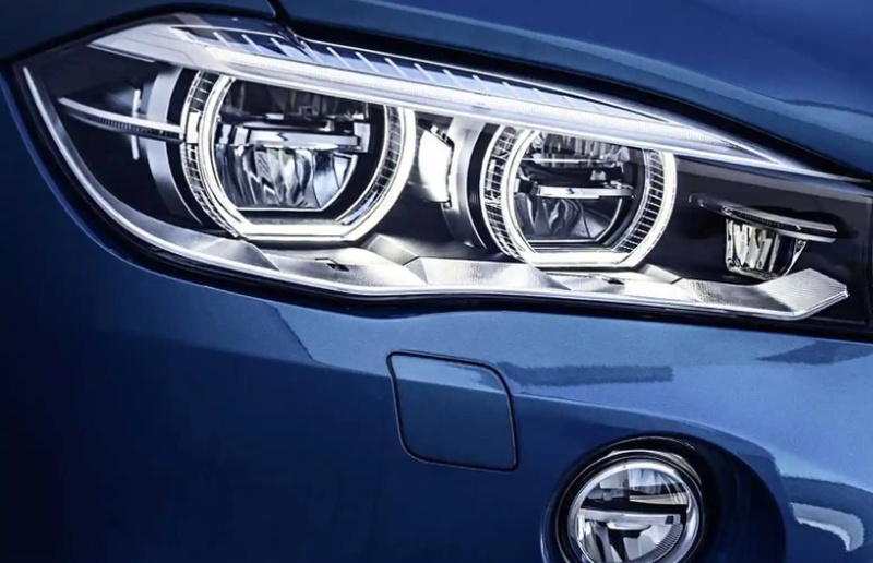 Передняя фара от BMW X5/F15